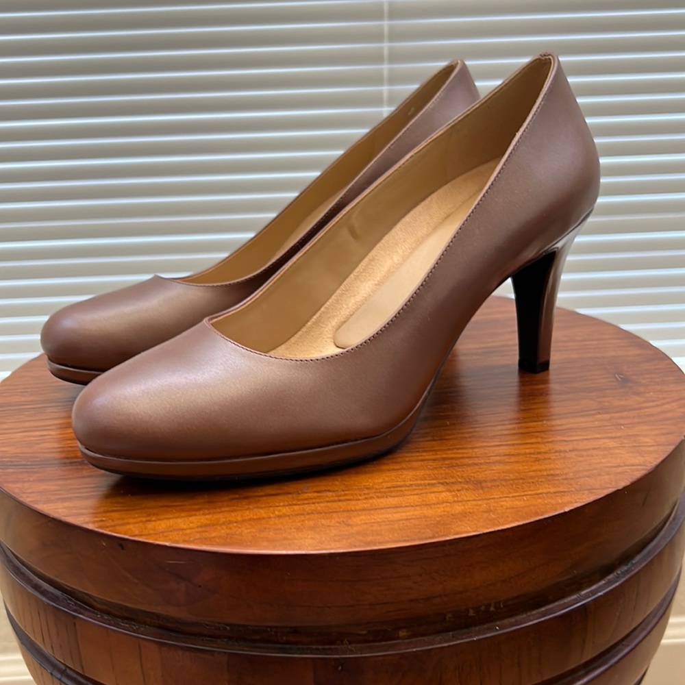 Naturalizer pumps brown size 10.5 NEW